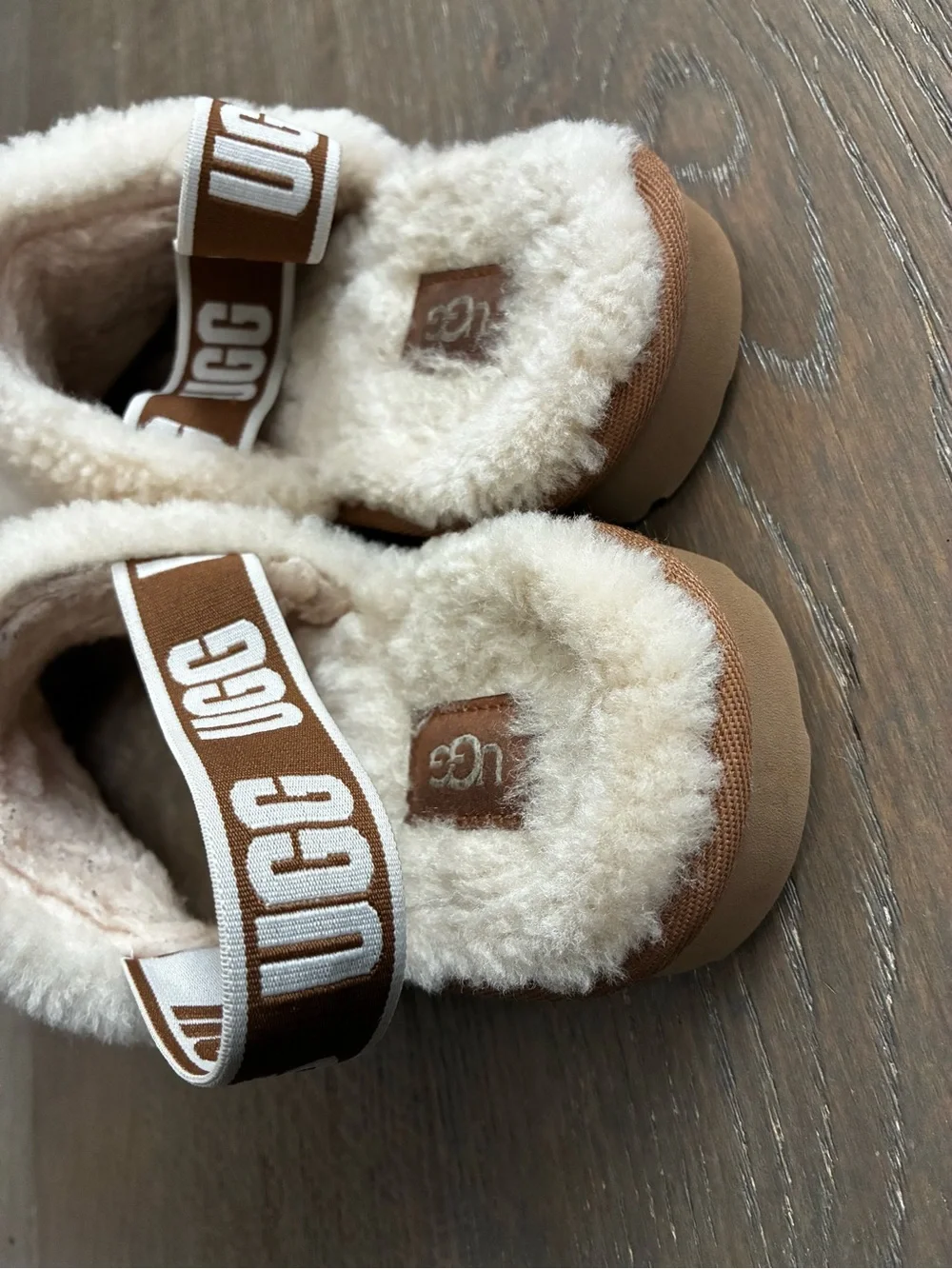 UGG Fluff Yeah Clog Color Natural Size 2